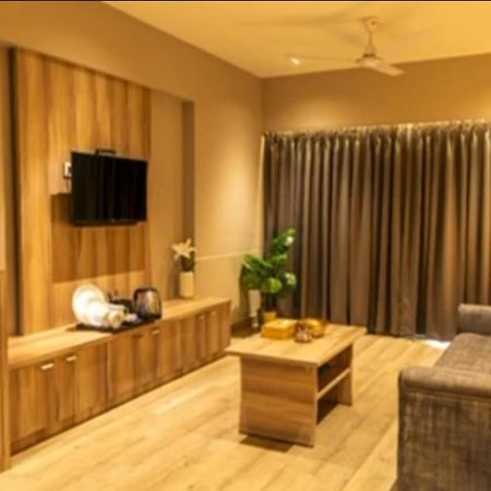 Ashok Deluxe Apartments, Marol Andheri East ムンバイ エクステリア 写真