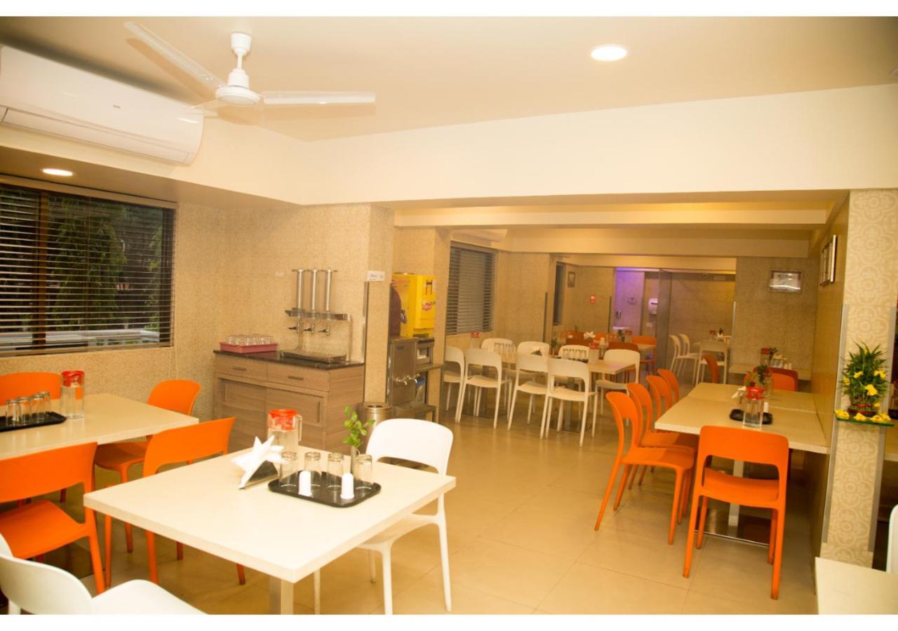 Ashok Deluxe Apartments, Marol Andheri East ムンバイ エクステリア 写真