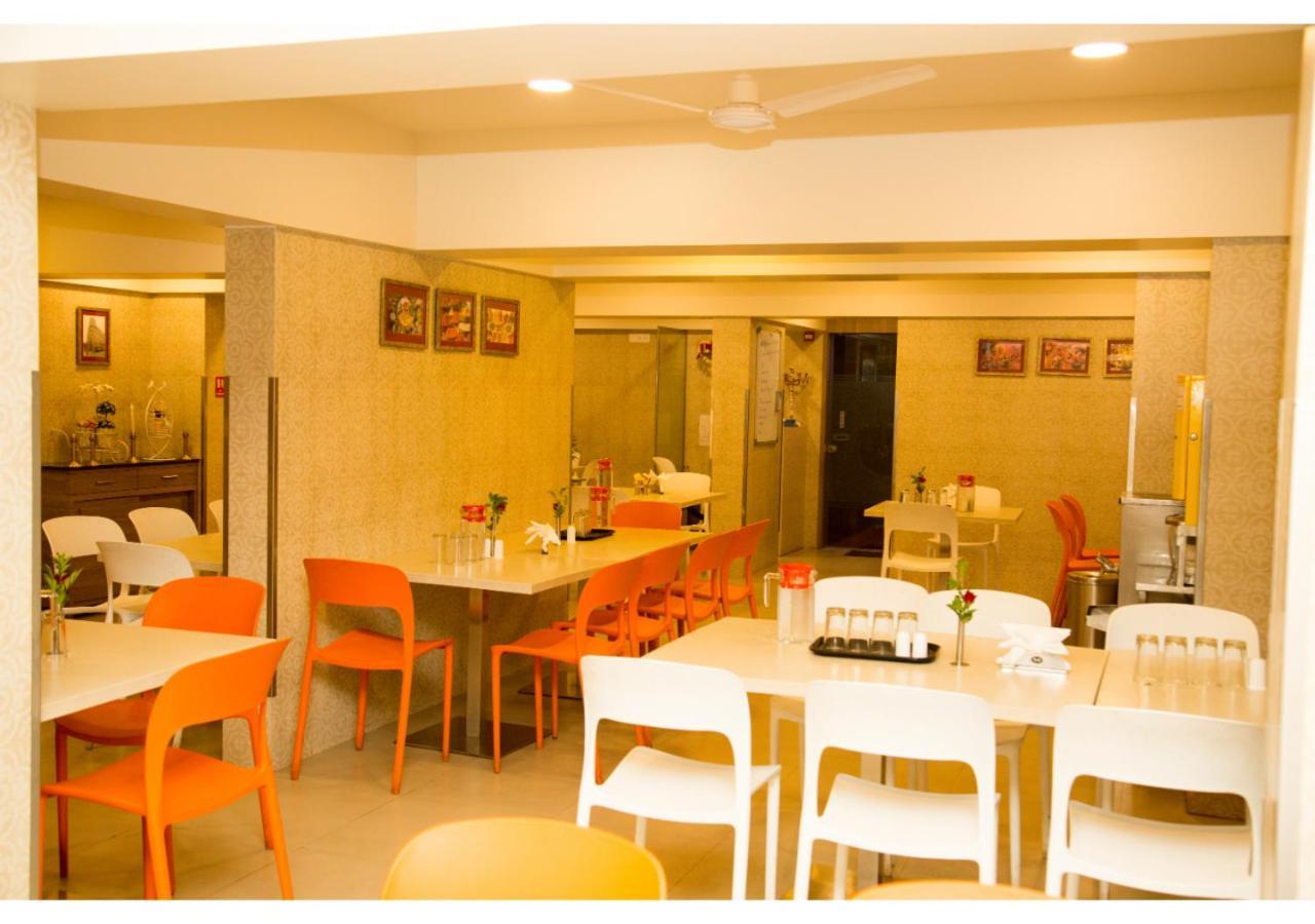 Ashok Deluxe Apartments, Marol Andheri East ムンバイ エクステリア 写真
