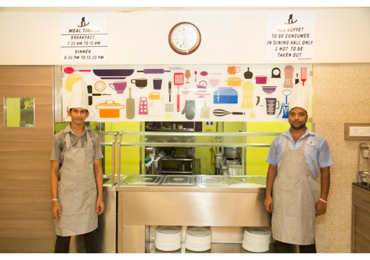 Ashok Deluxe Apartments, Marol Andheri East ムンバイ エクステリア 写真
